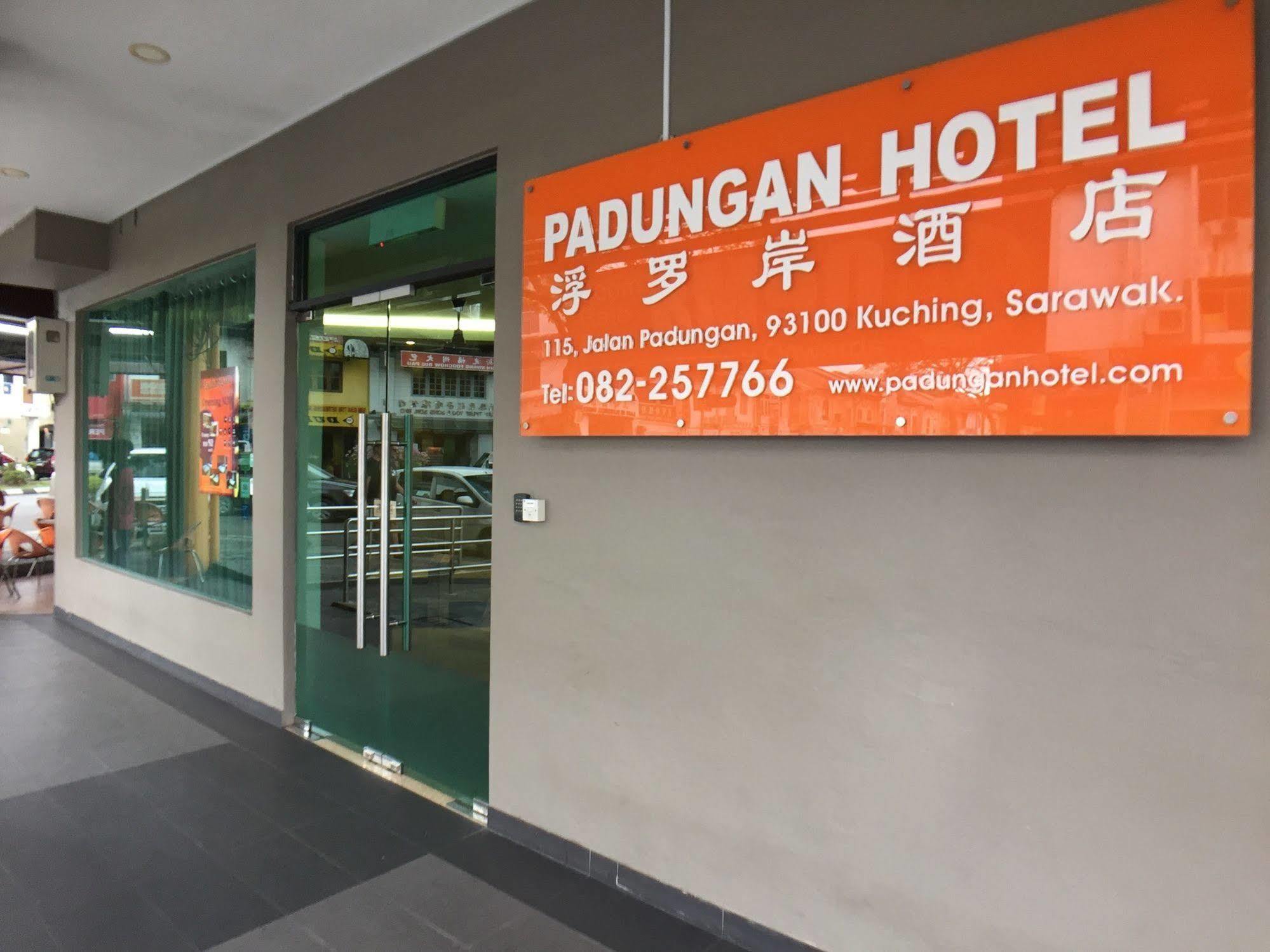 Padungan Hotel Kuching Bagian luar foto