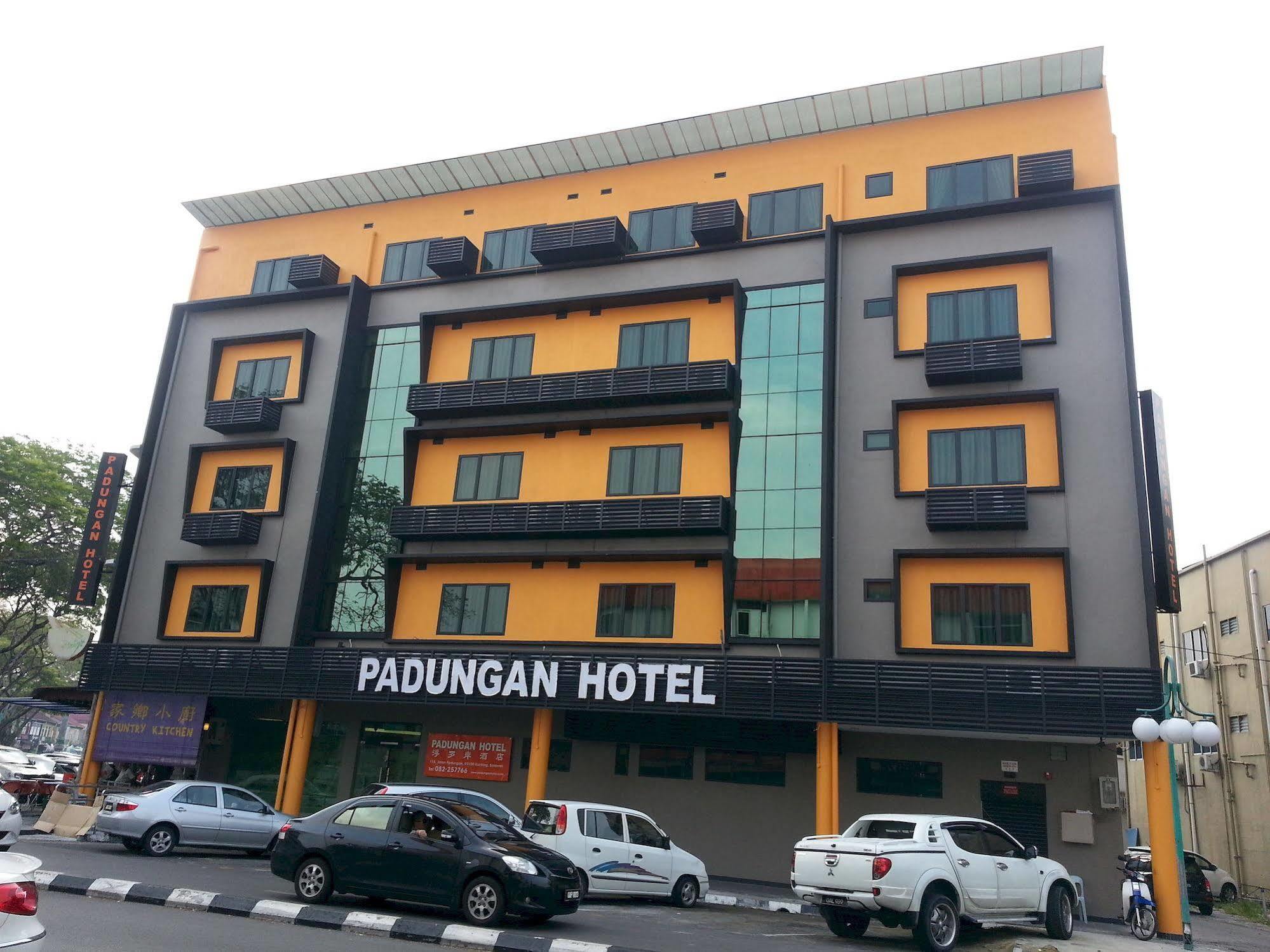 Padungan Hotel Kuching Bagian luar foto